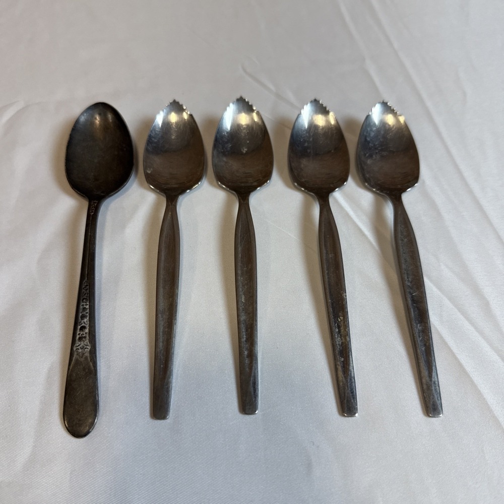Vintage Wm Rogers Mfg Co Serrated Grapefruit Spoons and Misc Spoon Flatware Lot